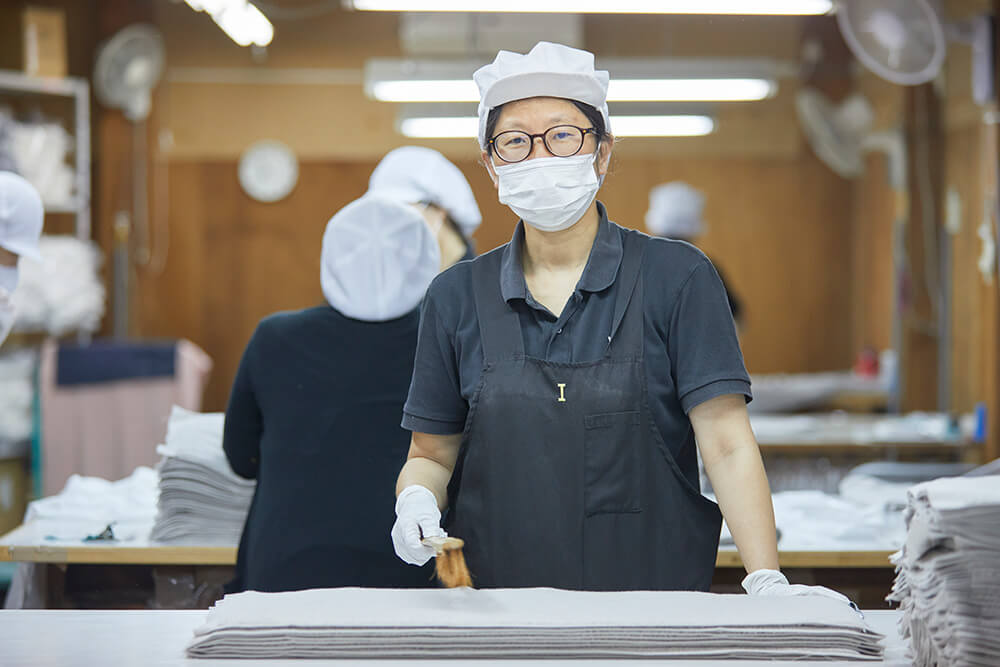 検品という重要かつ大変な職場だからこそ、明るく元気に。