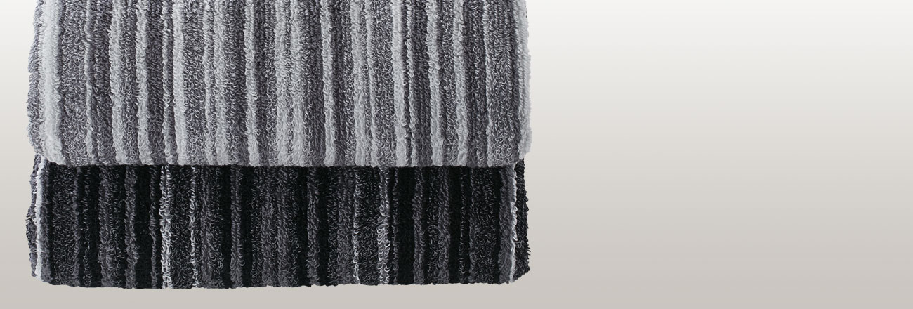 THE TEXTURE OF PRE-DYED YARN