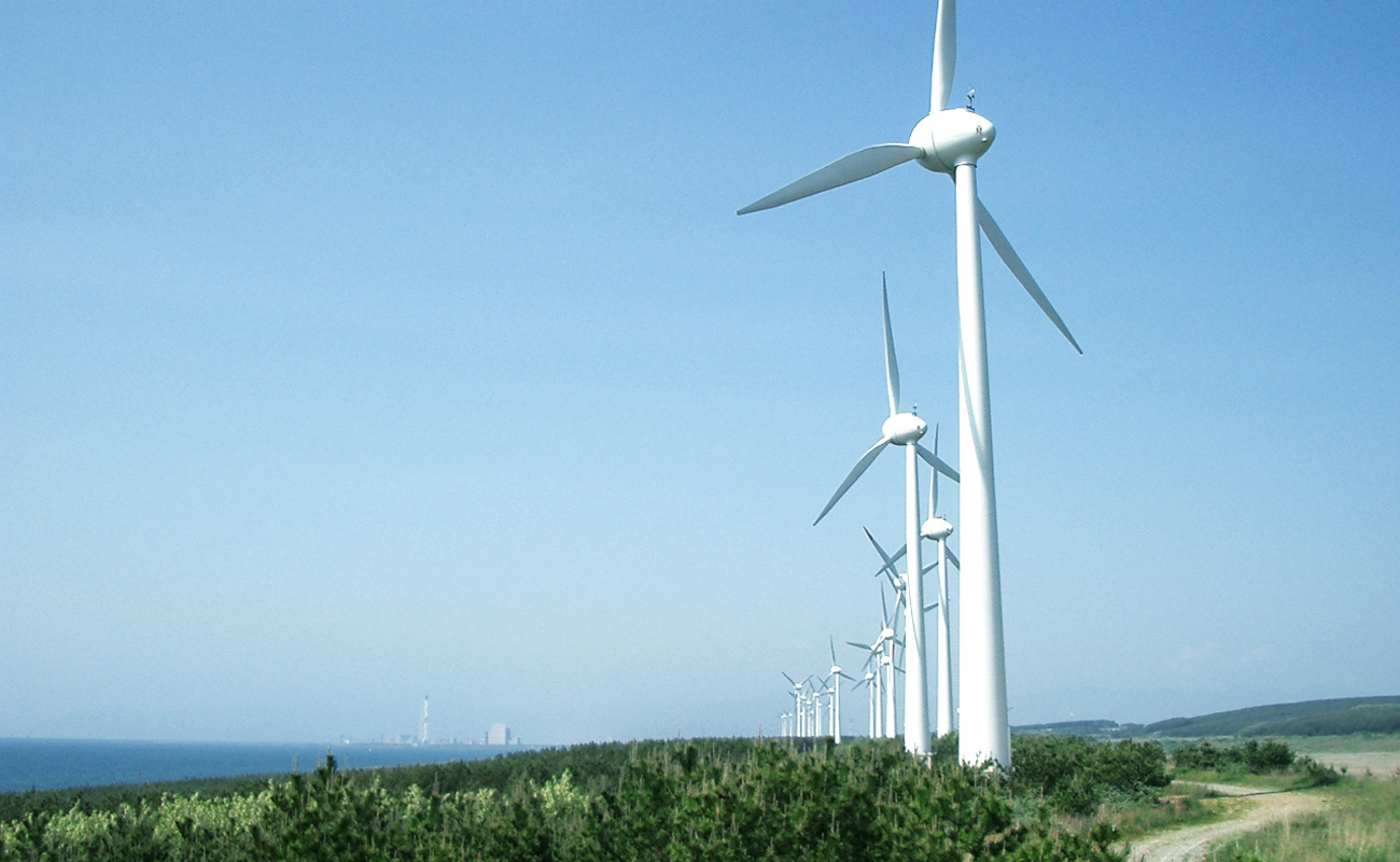 グリーン電力100％でつくる 風力が動かすタオルの織機
