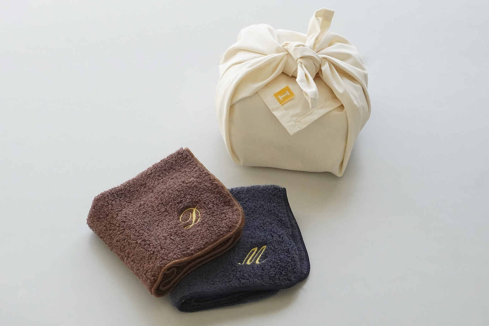 イニシャル刺繍入りタオルハンカチ